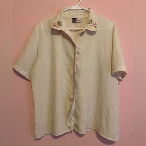 Lucia Petites Women's Ivory Floral Embroidered
Collar Blouse